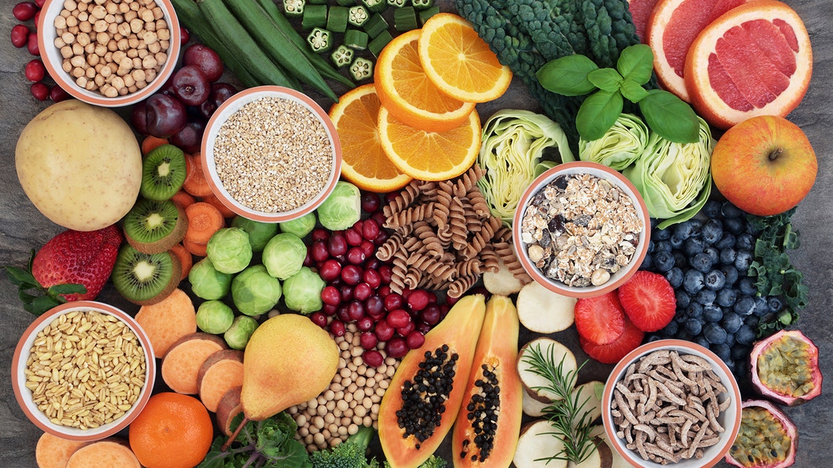 frutas, verduras, cereales integrales, pasta integral, cereales integrales, legumbres y verduras