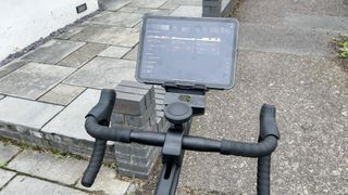 Manillar de bicicleta estática Wattbike Proton con tableta incorporada