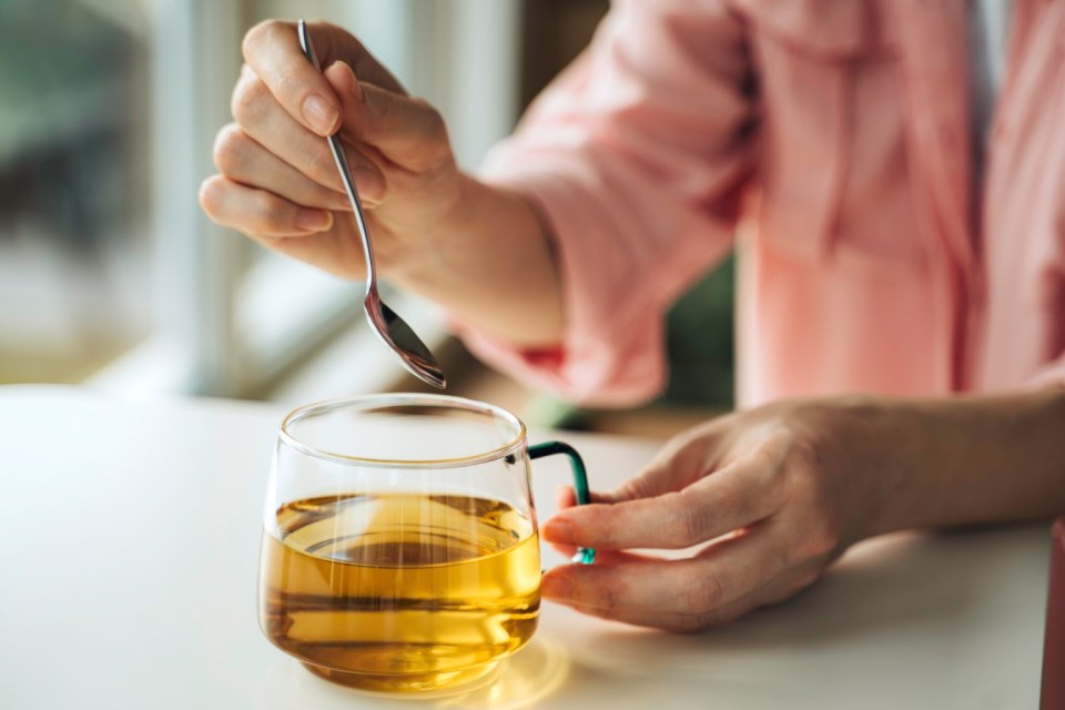 El té verde también puede aumentar los niveles de Akkermansia en el intestino.