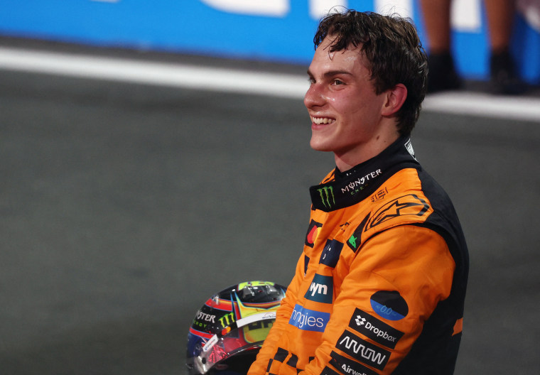 Oscar Piastri sonríe después de que Arabia Saudita gana el Gran Premio.