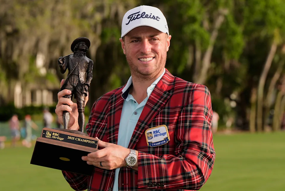 JT's en sí tiene una nueva chaqueta. (Photo AP / Mike Stewart)