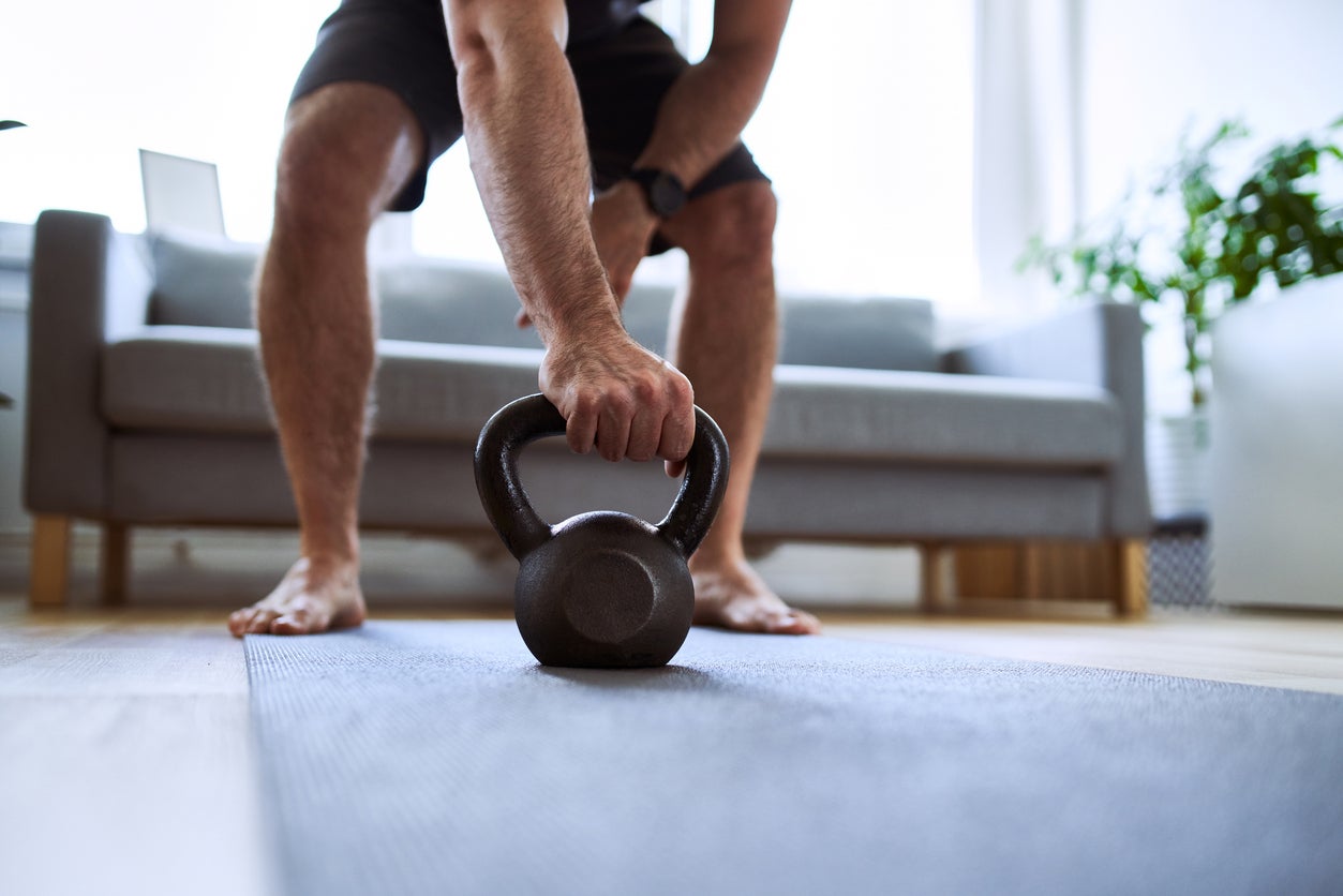 La educación Kettlebell puede desarrollar cada fantasía de fitness para la comodidad