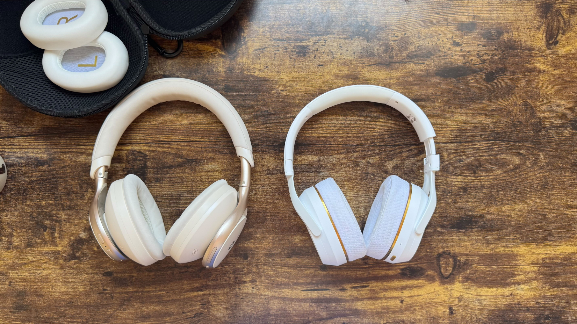 Auriculares silenciosos para la escala.