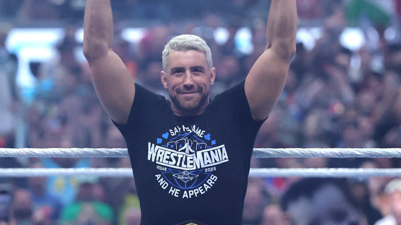 Joe Hendry, en abril de 2025, 2025, Las Vegas se presenta antes de un partido contra Randy Orton en el estadio Bluegiant en 2025, Nevada.
