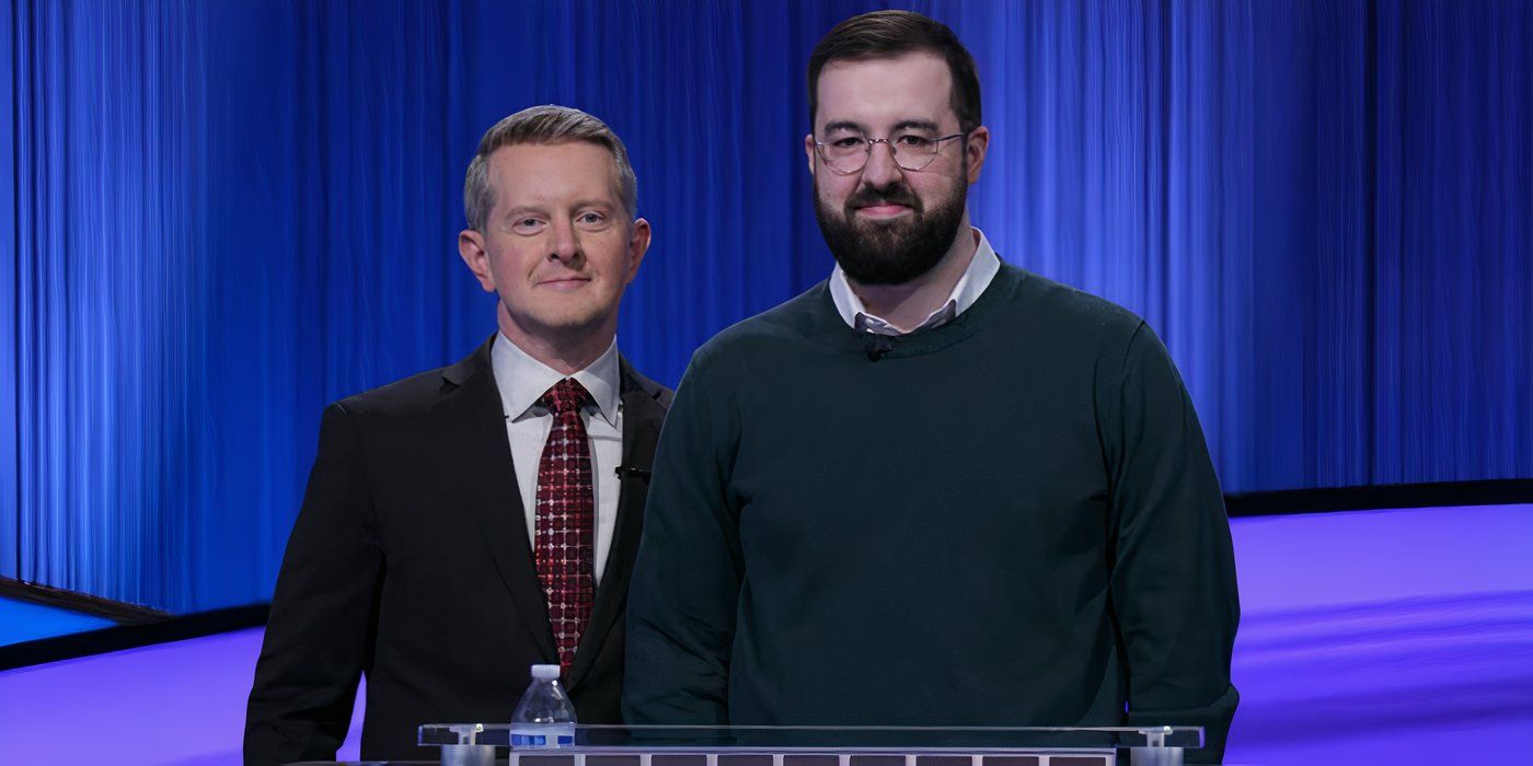 Andrew Hayes Competencia Jeopardy Hayes de pie junto al anfitrión de Ken Jennings
