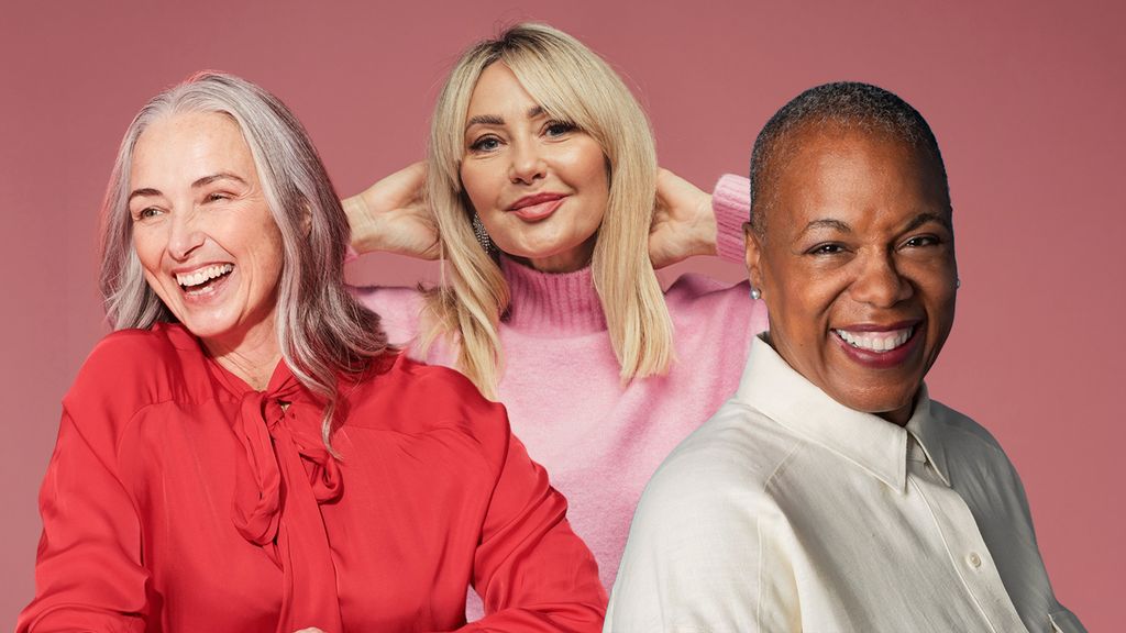 Tres mujeres sonrientes 