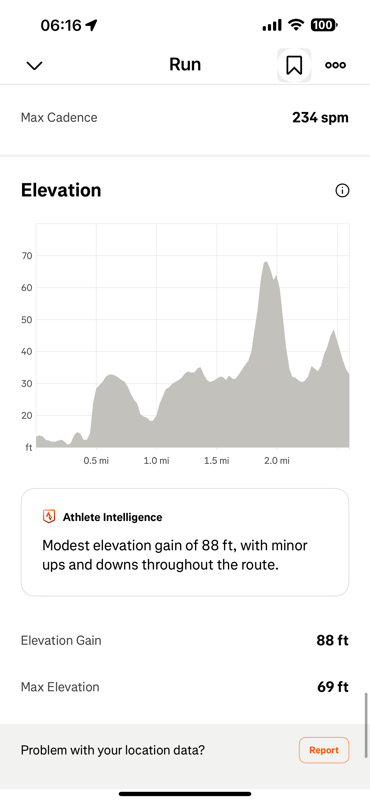 La captura de pantalla de una ejecución Strava de una Strava se ejecuta directamente arriba y la altura de los resaltados en un gráfico.