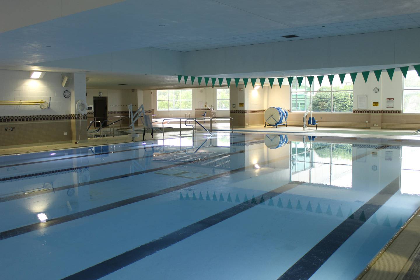 Las piscinas de natación y terapia continúan después de cerrar el centro de fitness y salud médica del noroeste en 2022.