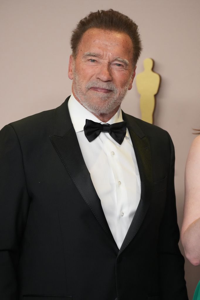 Arnold Schwarzenegger en la corbata negra 