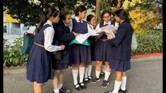 Cada estudiante grabado recibirá una boleta de calificaciones de evaluación física y de salud física de CISCE en línea. (Para la representación)