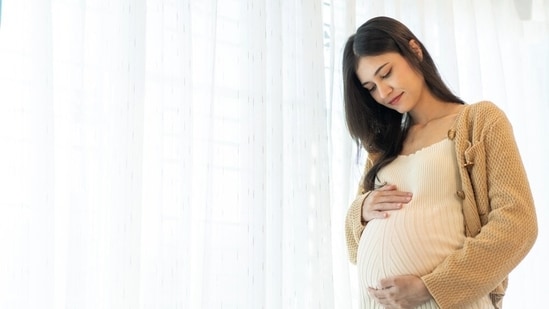 Algunos bits de aumento de peso en el embarazo naturalmente después del parto del niño. (Shutterstock)