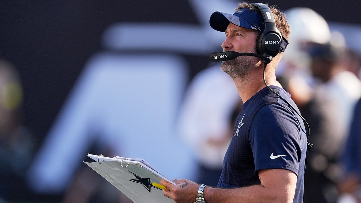 Brian Schottenheimer juega