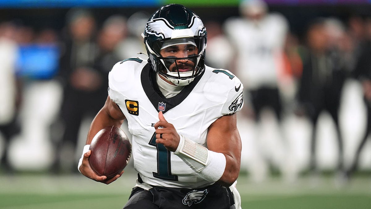 Jalen lastima la pelota