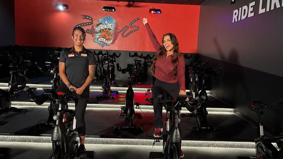 En la entrevista {p}, Noemí guió a Sierra LED Sierra en un recorrido por el gimnasio, caminando por cada una de las cuatro diferentes zonas de acondicionamiento físico grupal. Cuando se le preguntó por qué el estado físico del grupo es tan especial, Matos respondió: {/p}