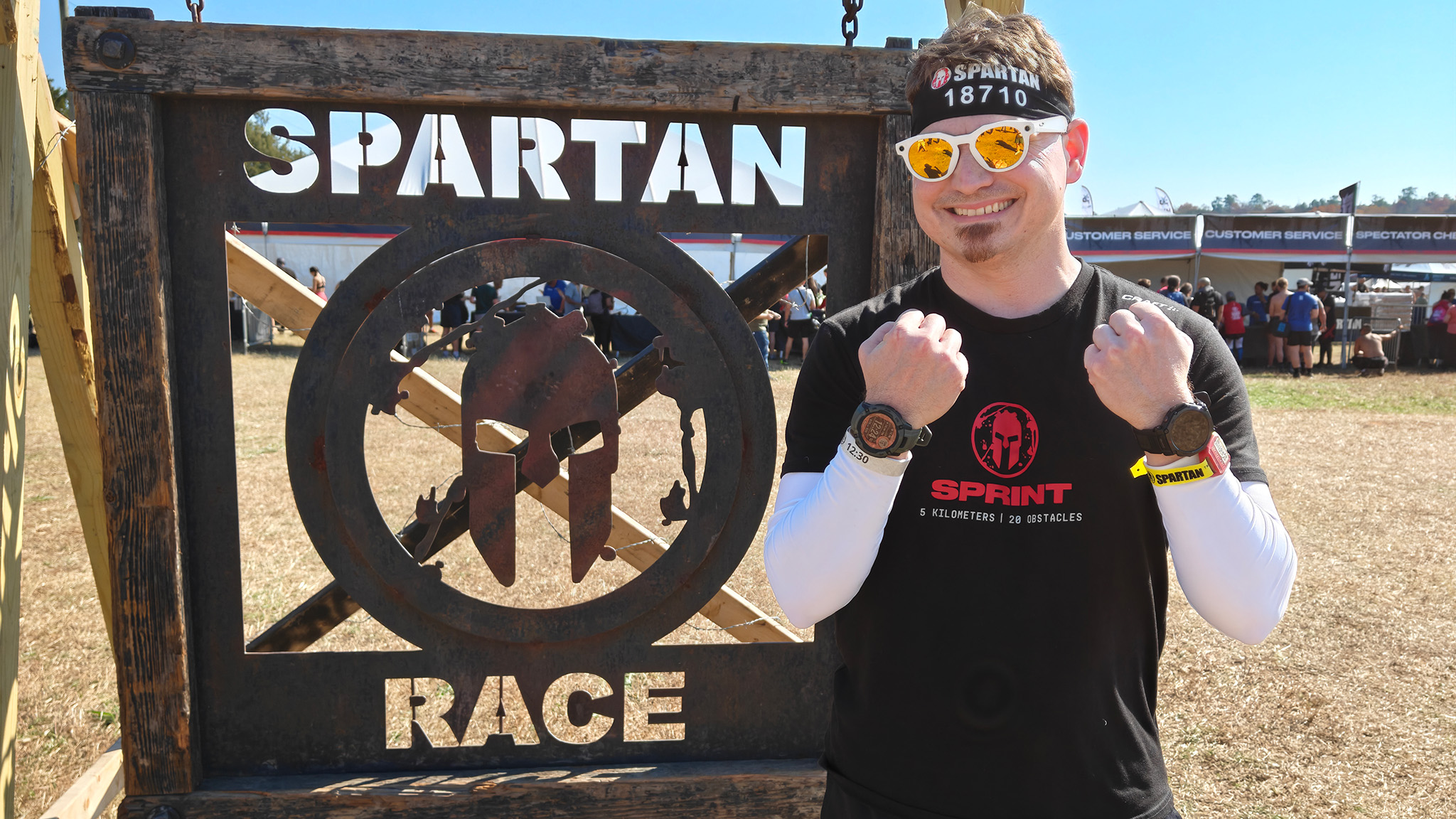 Estoy corriendo una carrera espartana con las gafas inteligentes Oakley Meta Hstn, un AmaztFit T-Rex 3 Pro y un Garmin Insink 2x Sun