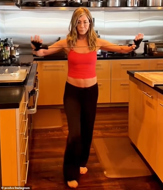 PVOLVE p.band, Aniston 
