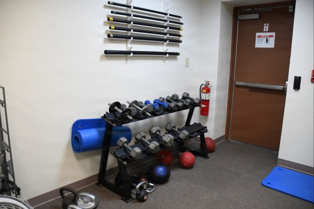Dos microgimnasios en el BROC y Kofa Cantonment del Yuma Proving Ground del ejército de EE. UU. recibieron recientemente nuevos equipos. El director del gimnasio, Dani Compton, dijo: 