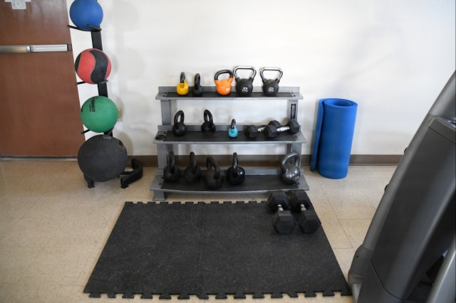 Dos microgimnasios en el BROC y Kofa Cantonment del Yuma Proving Ground del ejército de EE. UU. recibieron recientemente nuevos equipos. El director del gimnasio, Dani Compton, dijo: 
