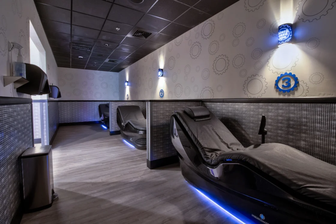 Equipos de recuperación dentro de un gimnasio Planet Fitness