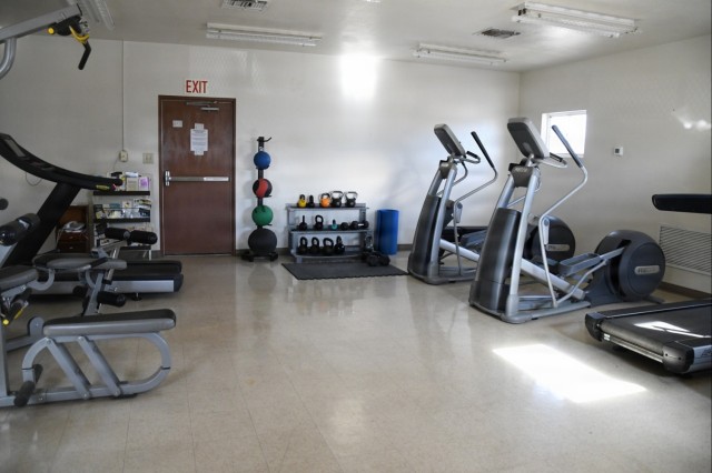 Dos microgimnasios en el BROC y Kofa Cantonment del Yuma Proving Ground del ejército de EE. UU. recibieron recientemente nuevos equipos. El director del gimnasio, Dani Compton, dijo: 