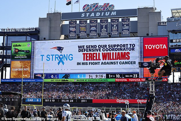 El 28 de septiembre, los Patriots honraron a Williams en una exhibición en el Estadio Gillette.