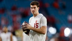 La estrella del fútbol de Indiana, Fernando Mendoza, explica por qué las citas pasaron a un segundo plano durante la carrera por el título de la CFP