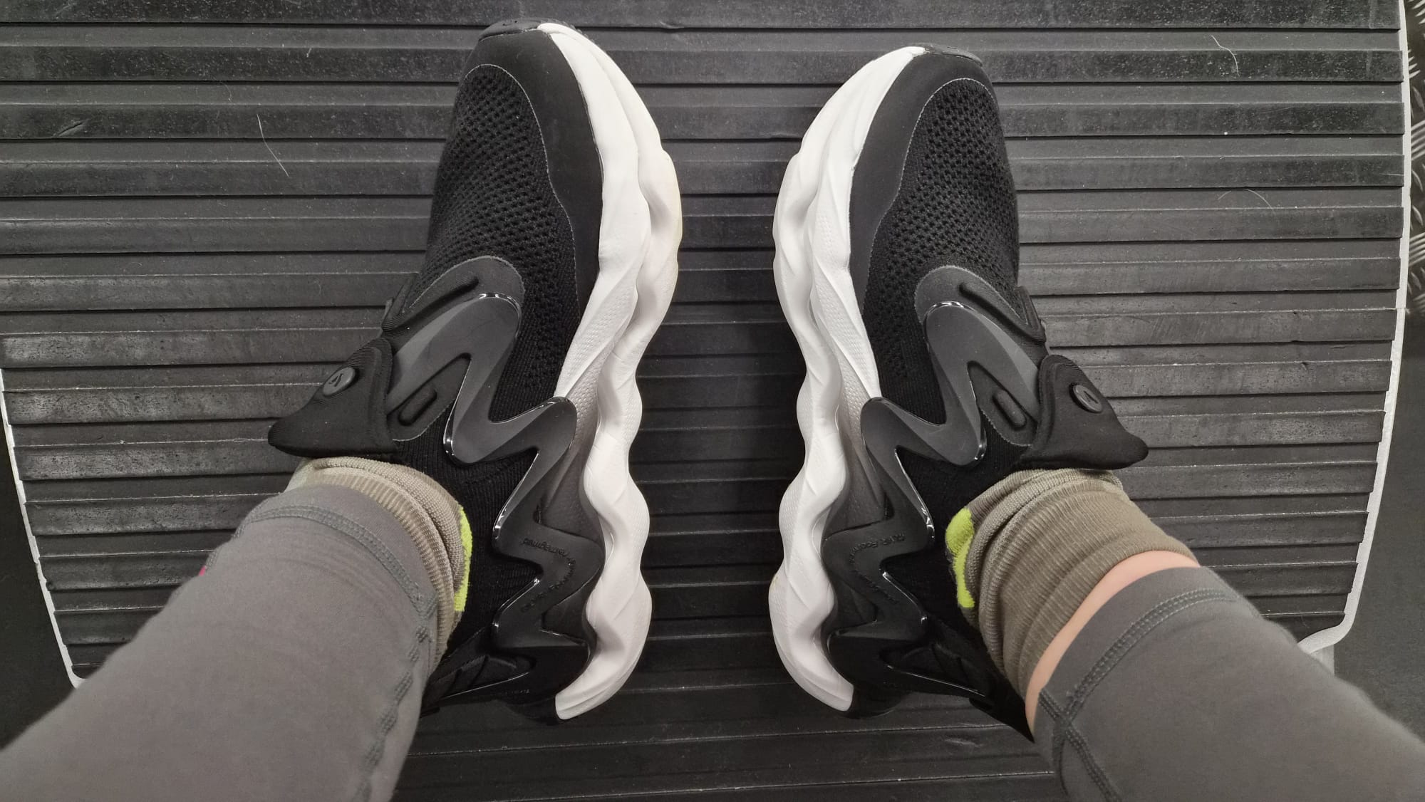 un par de zapatos para correr