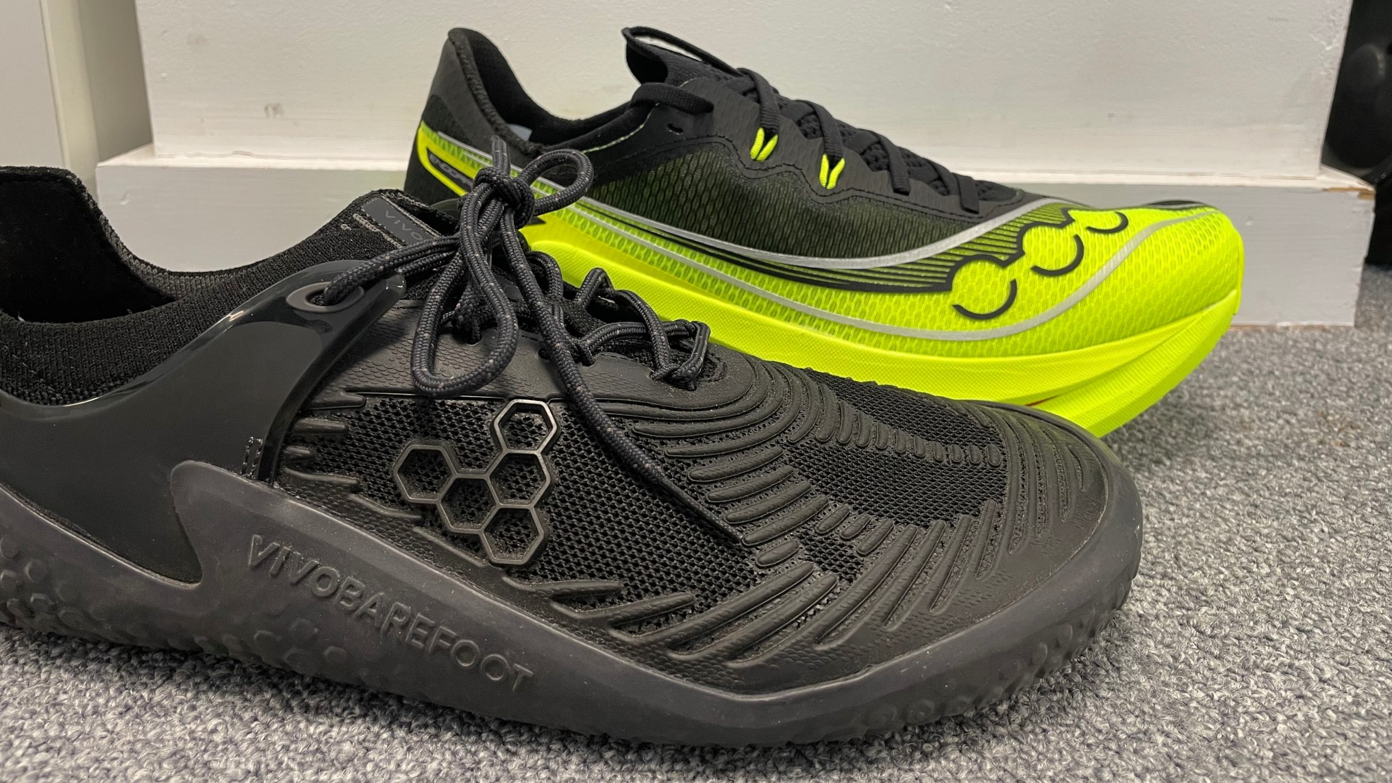 VivoBarefoot Motus Strength II en negro